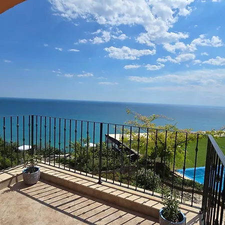 Апартамент Star Del Mar The Amazing Seafront View Kaliakria