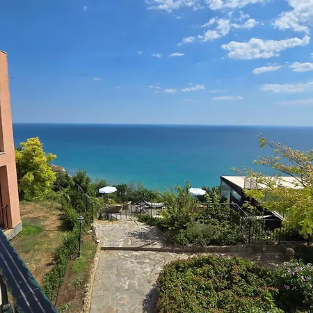 Апартамент Star Del Mar The Amazing Seafront View Kaliakria